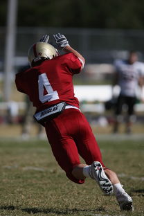 爱游戏大厅-球队是否通过边路连续推进撕裂密集防守线路