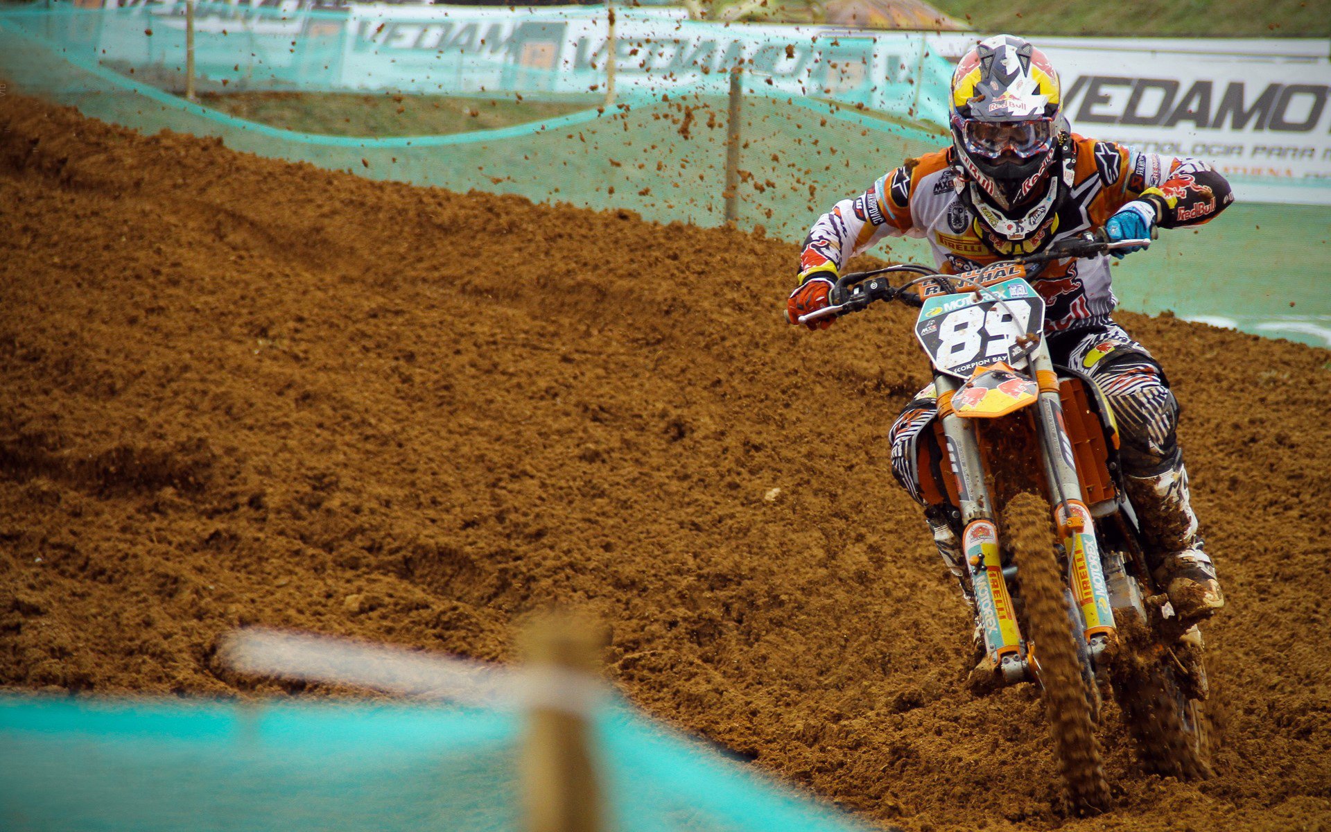 欧冠小组赛：拜仁6比1狂胜安特卫普 青年边锋独造四球一战封神